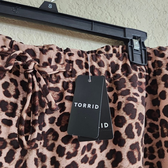 NEW Torrid Size 1 SHORT Leopard Crepe High Rise Wide Leg Studio Pants 1X - Picture 11 of 16